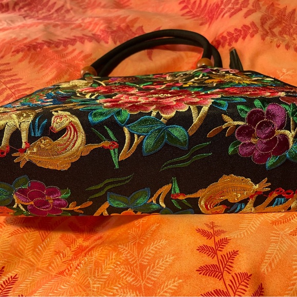 PRICE DROP Beautiful Embroidered Handbag 💐 - Picture 6 of 12
